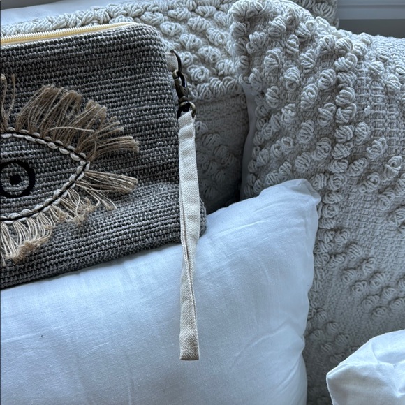 Chic Woven Eye Design Clutch - Picture 2 of 5